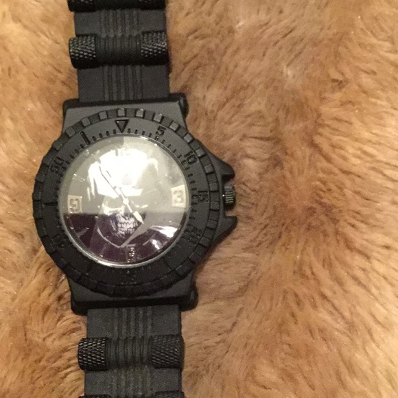 WATCH - Picture 4 of 7